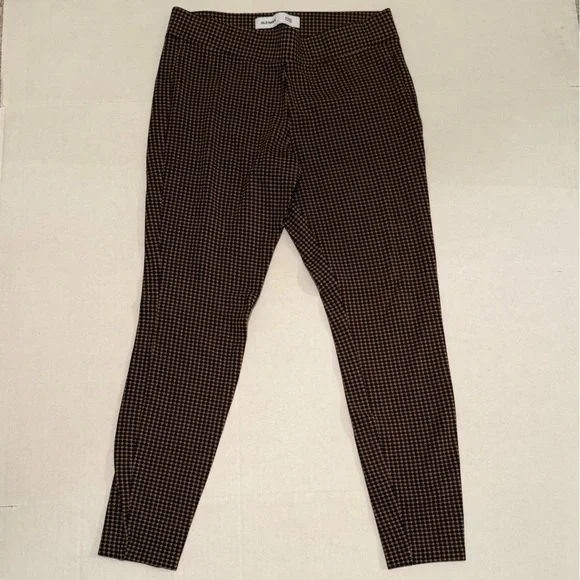 Old Navy High-Waisted Stevie Houndstooth Printed Ponte-Knit Pants - Picture 3 of 10